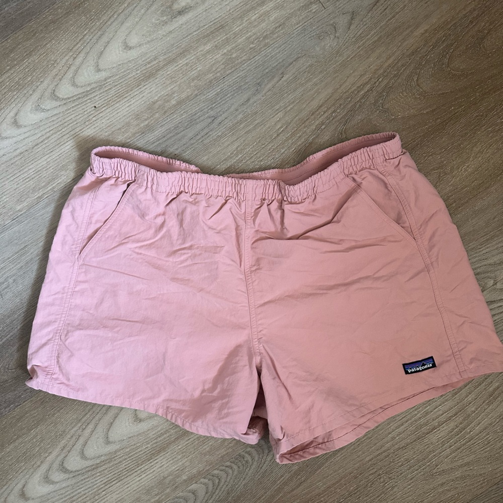 Patagonia Women’s Shorts Peach extra large XL outdoor active
